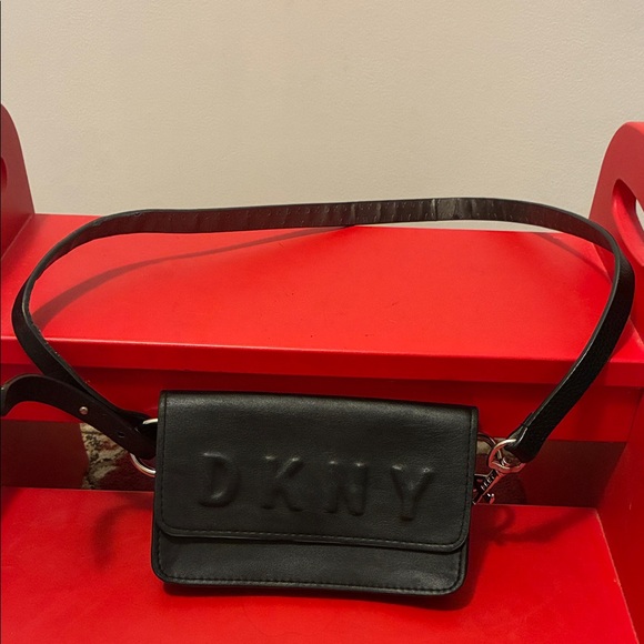 Dkny Handbags - DKNY Black Leather Shoulder Bag